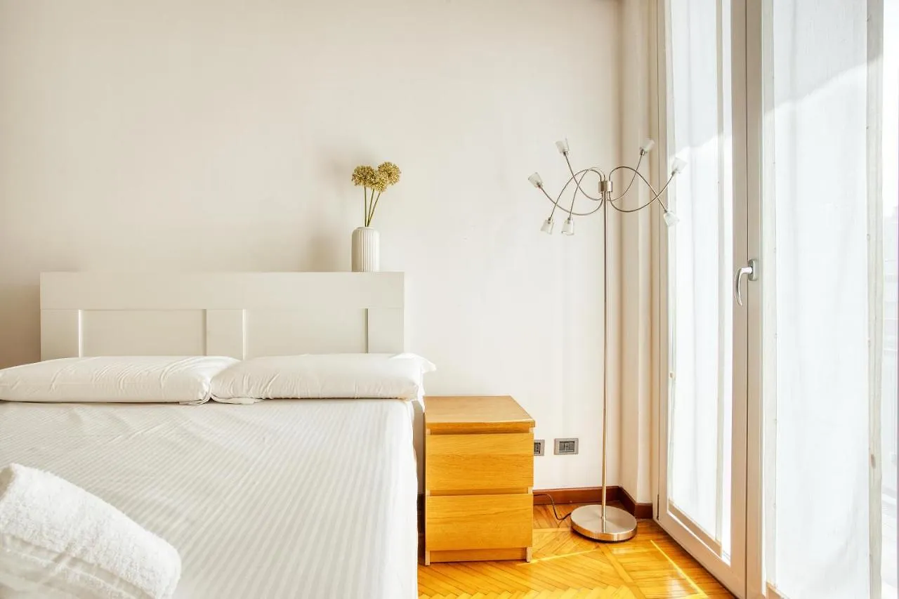 Joivy Cosy Apt In The Giambellino Area ميلان شقة